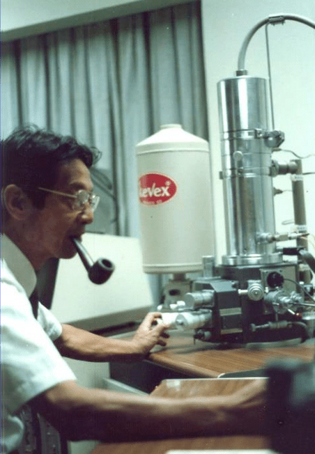 Figura 2 Mitsuo Ogura en su laboratorio.png