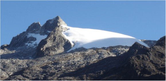 Pico Humboldt y el glaciar La Corona, el último que queda en el país